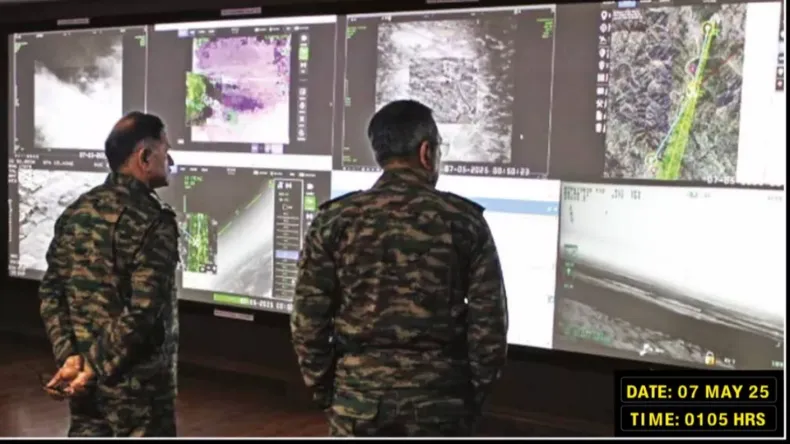 Operation Sindoor: ‘ऑपरेशन सिंदूर’ को तीनों सेनाओं के प्रमुख ऐसे कर रहे थे मॉनिटर, कंट्रोल रूम की पहली तस्वीर आई सामने