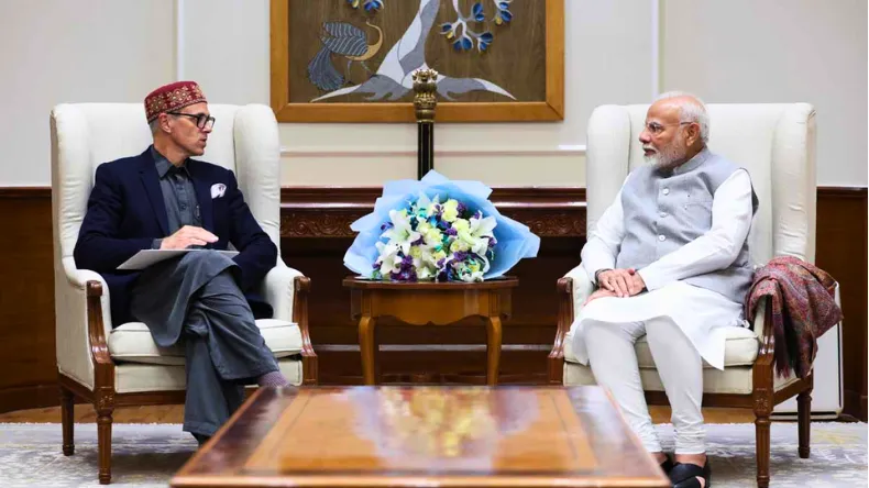 पहलगाम हमले के बाद PM मोदी और CM उमर अब्दुल्ला की पहली मुलाकात, सुरक्षा और जवाबी कार्रवाई पर 30 मिनट चर्चा!