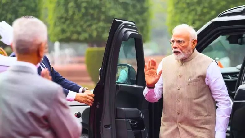 पहलगाम हमले के बाद भारत-पाक तनाव के बीच PMO में हाई-लेवल मीटिंग, पीएम मोदी की NSA डोभाल और रक्षा सचिव से मुलाकात