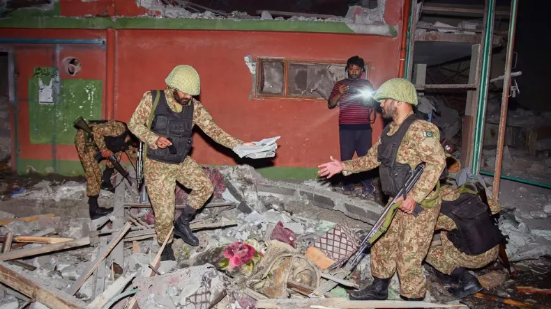 Operation Sindoor: भारत की ऑपरेशन सिंदूर से लहूलुहान हुआ पाकिस्तान… 1-2 नहीं, अब तक 90 से अधिक आतंकी ढेर