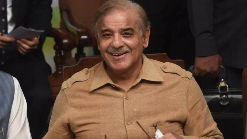 भारतीय सेना से लात खाकर भी जीत का जश्न मना रहा पाकिस्तान, शहबाज की मुस्कराहट का ये है असली माइंडगेम