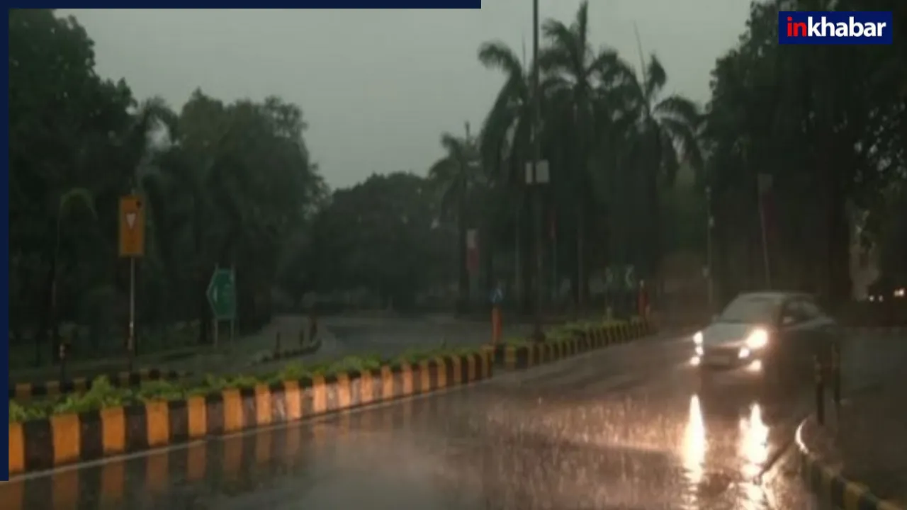 Aaj Ka Mausam: मुंह चिढ़ा रहे आसमान में छाए बादल, दिल्ली में बारिश के इंतजार में सूख गई लोगों की आंखें