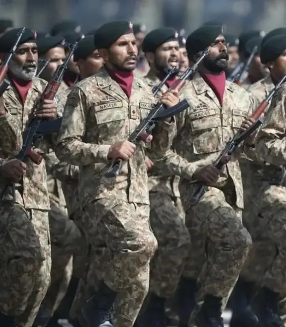 पाकिस्तान की सेना में कितने हिंदू सैनिक? 2 तो अधिकारी भी बन गए, जानें कैसे दी जाती है राक्षसी ट्रेनिंग