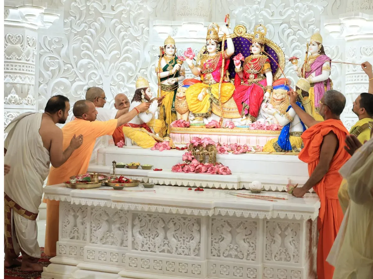 राम दरबार की प्राण प्रतिष्ठा सम्पन्न, 101 पंडितों के साथ सीएम योगी ने की पूजा