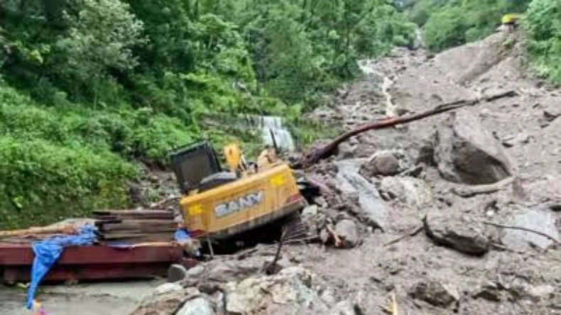 सिक्किम में लैंडस्लाइड से तबाही, 3 लोगों की मौत, 6 जवान लापता