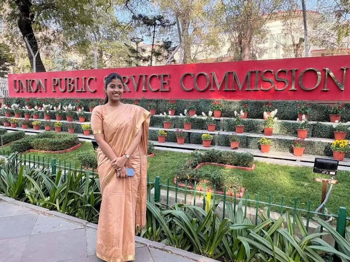 मिलिए 21 वर्षीय आस्था सिंह से, जो पहली कोशिश में UPSC सिविल सेवा परीक्षा पास कर देश की सबसे युवा महिला IAS अधिकारी बनीं.