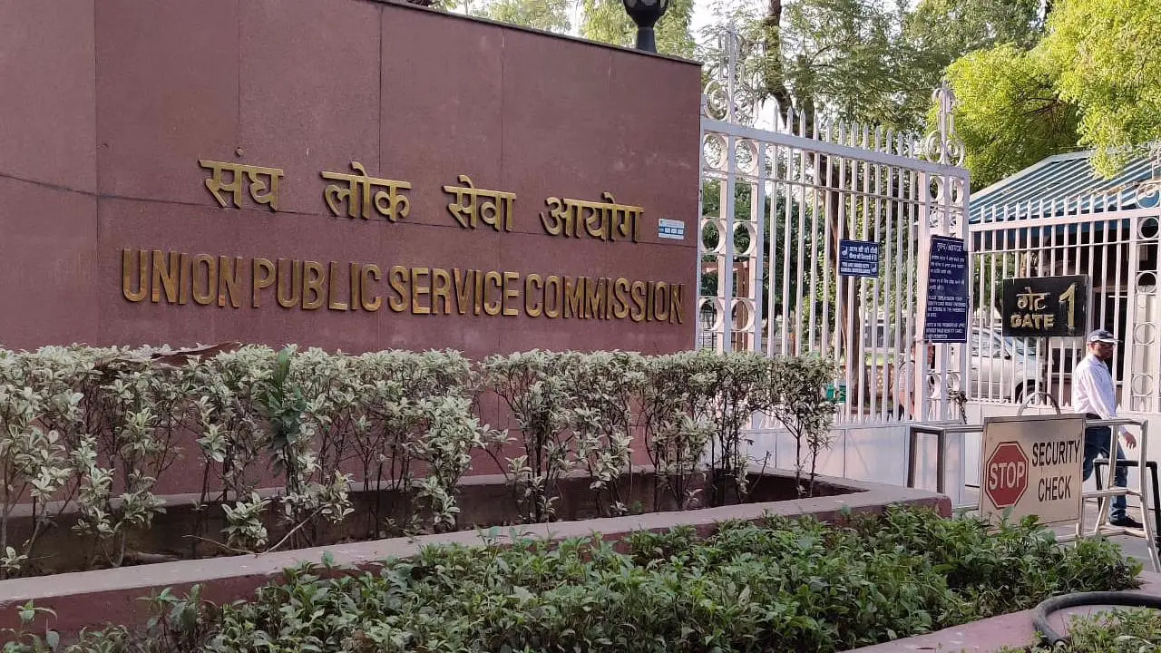 महाराष्ट्र की पहली मुस्लिम महिला IAS अधिकारी बनीं, ऑटोरिक्शा चालक की बेटी ने UPSC में पाई 142वीं रैंक.