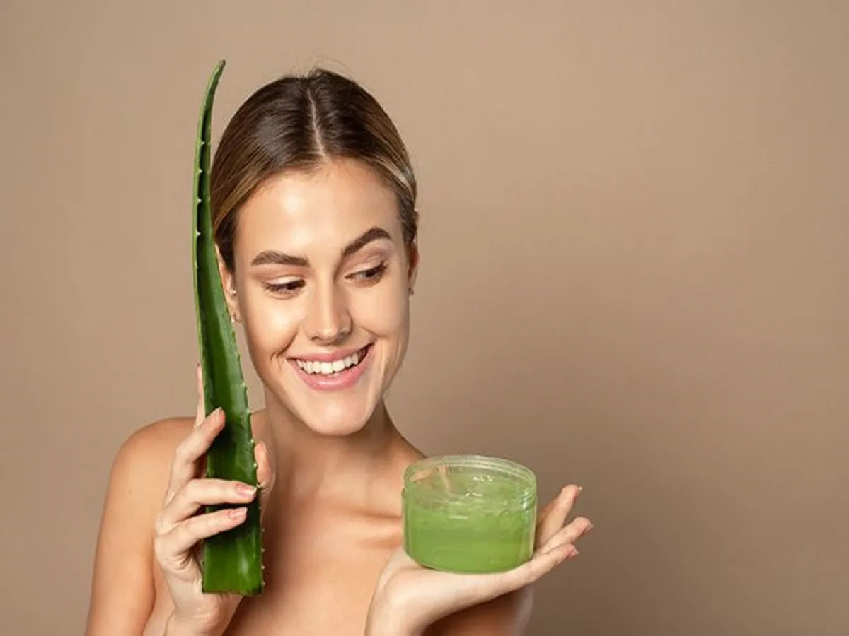 Benefits Of Aloe Vera: एलोवेरा में ये मिला कर लगाए निखर जाएगा  आपका चेहरा