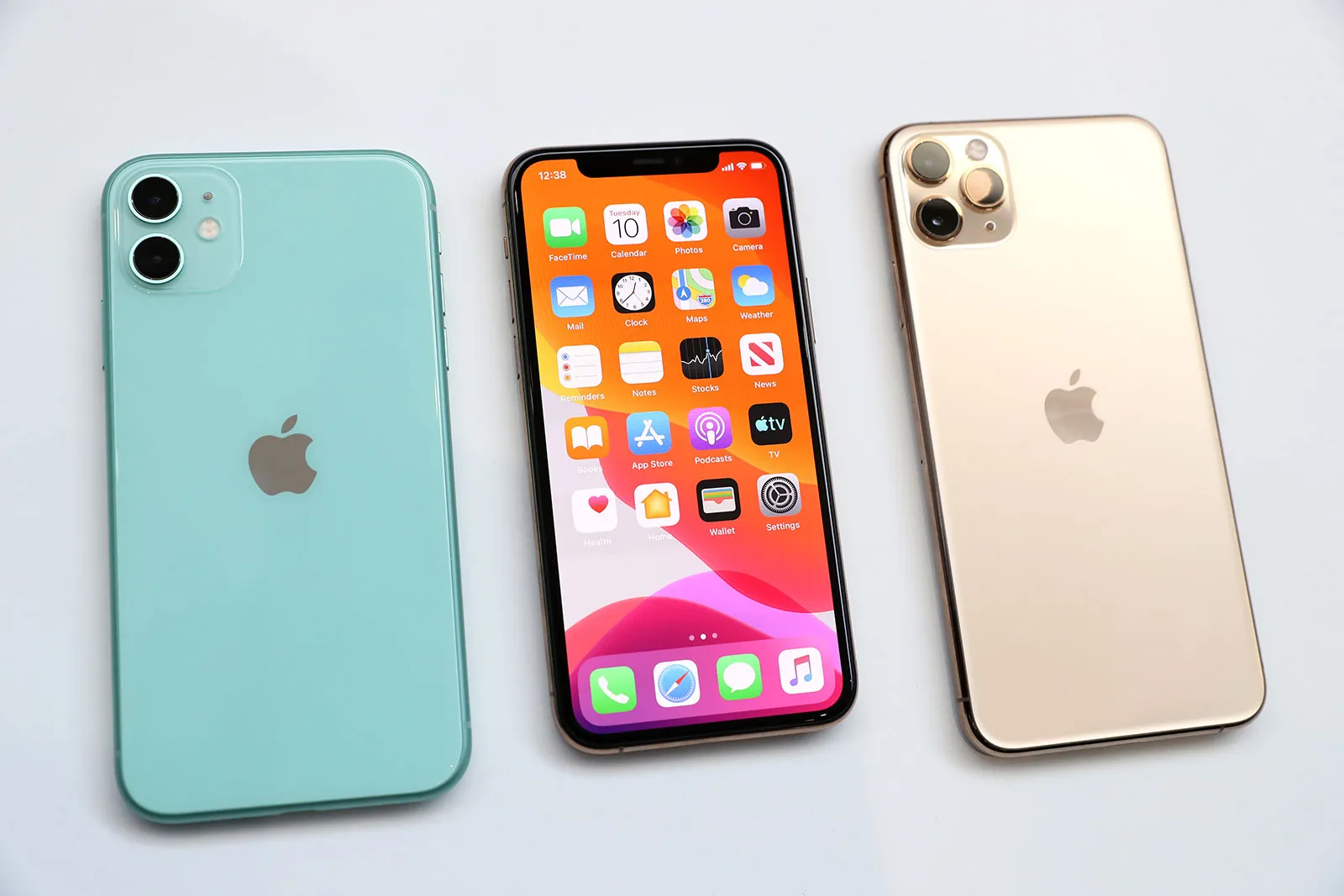 iPhone 16 के दामों में बड़ी गिरावट! कम कीमत पर खरीदने के लिए बढ़ी भीड़, जानिए खास ऑफर्स।