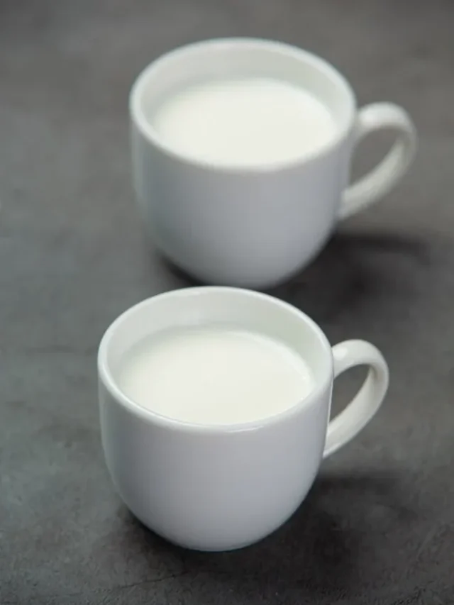 सोने से पहले गर्म दूध पीने  से क्या होता है?