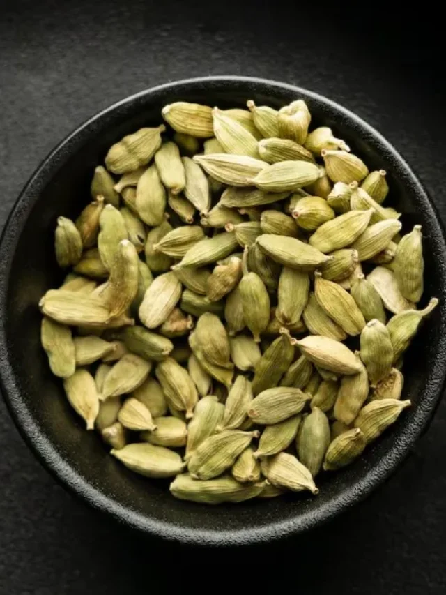 रोजाना रात मे सोने से पहले इलायची खाने से क्या होता है?
