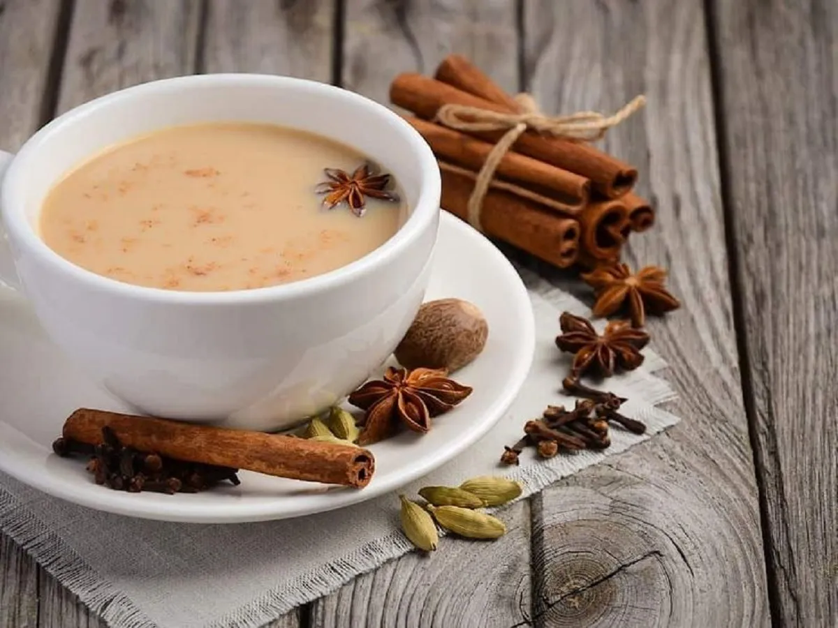Summer Tea Ideas: गर्मी में चाय से छुटकारा न पाएं, बल्कि इन टिप्स को अपनाएं, रहेगें एकदम रिफ्रेश
