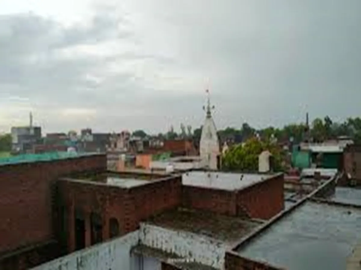 कैमरे में कैद: बागपत ओयो होटल के कमरे से विवाहित महिला ने लगाई छलांग