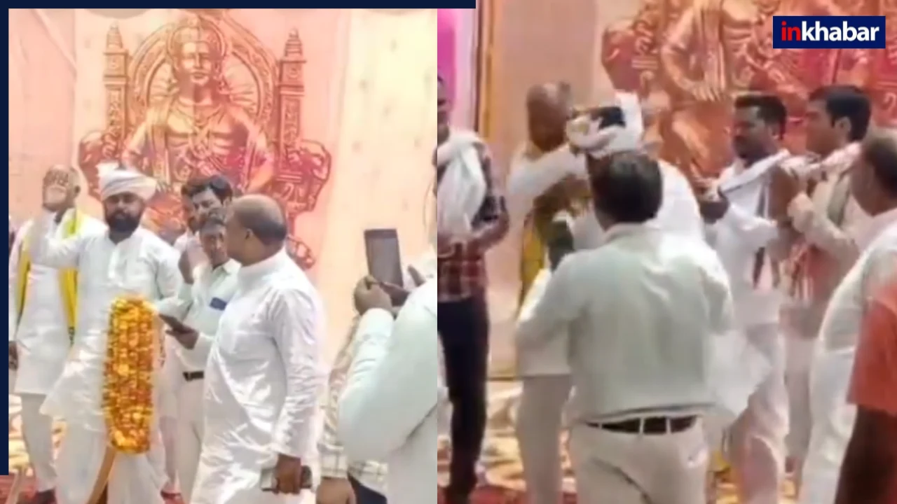 अखिलेश यादव के ‘नेताजी’ की गंदी बेइज्जती, Video में पड़े दना-दन कंटाप… सांस लेने का भी नहीं दिया टाइम